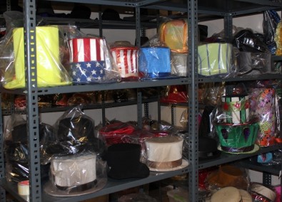 Şapkayı, Kırmızı Perdeyle Buluşturan DT Şapka Atölyesi