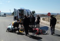MOTOSİKLET SÜRÜCÜSÜ - 85 Yaşındaki Motosikletli Kazada Yaralandı