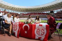 NİKAH TÖRENİ - Antalyaspor Taraftarı Gazetecilere Stadyumda Nikah
