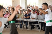 AĞIT YAKMAK - Aşure Lokmaları Mezitli'de Paylaşıldı