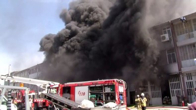 Başakşehir'deki Fabrika Yangını 2 Saat Sonra Söndürüldü