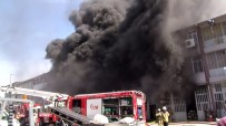 İKITELLI - Başakşehir'deki Fabrika Yangını 2 Saat Sonra Söndürüldü