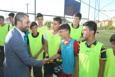 Başkan Say, Futbol Okulunda Miniklerle Buluştu