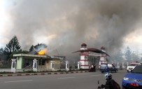 BAĞIMSIZLIK GÜNÜ - Endonezya'da Protestocular Binaları Ateşe Verdi Açıklaması 20 Ölü