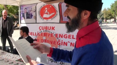 Engelli Şair Tek Parmağıyla Yazdığı Kitabını İmzaladı