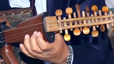 Iraklı Öğretmen Kalaşnikof Tüfeğini Müzik Aletine Dönüştürdü