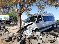 Kayseri'de Minibüs İle Otomobil Çarpıştı Açıklaması 5 Yaralı Haberi