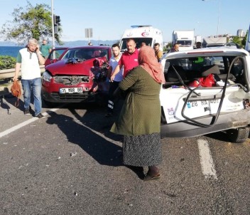 Ordu'da Otomobiller Çarpıştı Açıklaması 4 Yaralı