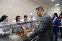 ALAADDIN KEYKUBAT - Rektör Kalan, Öğrencilerle Yemek Kuyruğunda