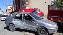 GÖKKAYA - Sivas'ta Halk Otobüsü Otomobille Çarpıştı Açıklaması 4 Yaralı