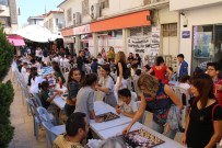 TAHSIN KURTBEYOĞLU - Söke'de Sokakta Satranç Oynadılar, İlgi Odağı Oldular