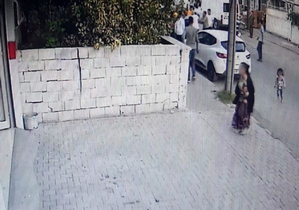 Sokak ortasında hamile kadına şiddet!