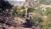 SOĞUKPıNAR - Amasya'da Su Kuyusuna Düşen Tosun Kepçeyle Kurtarıldı