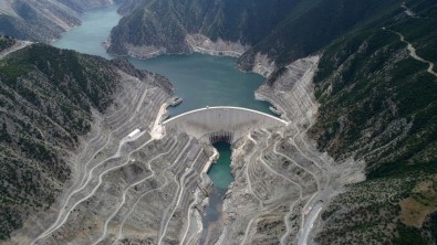 Deriner Barajı'nda Elektrik Üretimi 11 Milyar KW'yi Geçti