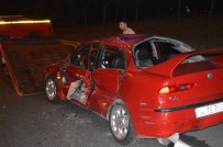 Gaziosmanpaşa'da Makas Atan Sürücü Kaza Yaptı; 3 Yaralı