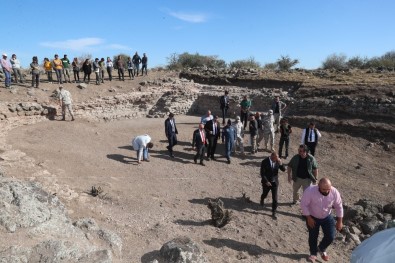 Karacahisar Kalesi'nde Kazı Çalışmaları Yeniden Başladı