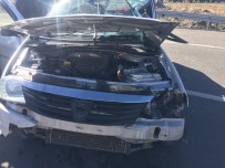 TRAFİK MÜDÜRLÜĞÜ - Kars'ta TIR Otomobile Çarptı Açıklaması 2 Yaralı