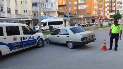 Olay Yerine Giden Polis Aracına Otomobil Çarptı