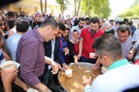 GENÇLİK KOLLARI - Üniversite Öğrencilerine Aşure İkramı