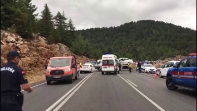 Antalya'da İki Otomobil Çarpıştı Açıklaması 4 Ölü, 2 Yaralı