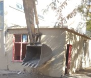 İSTİMLAK - Bağlar Belediyesi Çocuklar İçin Riskli Olan Kantini Yıktı