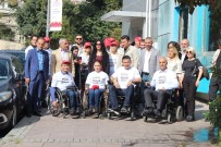 TÜRKIYE SAKATLAR DERNEĞI - Başkan Akpolat Tekerlekli Sandalyeye Binerek 'Engelleri' Tespit Etti