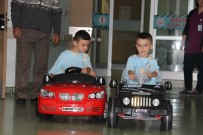 AKÜLÜ ARABA - Çocuklar Ameliyata Akülü Arabayla Gidiyor