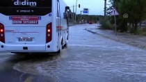 ADNAN MENDERES - Didim'deki Sağanakta Otomobil Denize Sürüklendi