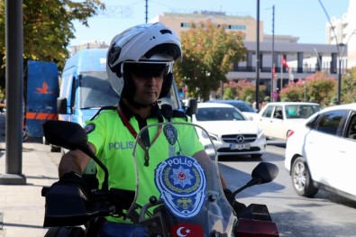 Gündüz Polis, Gece Ressam