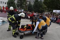 İTFAİYE MÜDÜRÜ - İtfaiye Haftası'nda Yapılan Tatbikat Gerçeğini Aratmadı