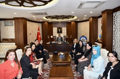 Kültür Gezisinden Dönen Kadınlardan Vali Akbıyık'a Ziyaret