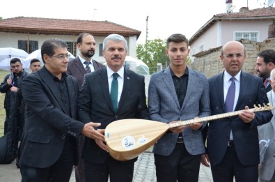 Neşet Ertaş'ın Oğlu Hüseyin Ertaş Açıklaması 'Ne Yaparsan Yap, İşini Aşk İle Yap'