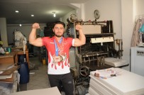 ENDÜSTRI MESLEK LISESI - Matbaada Çalışarak Dünya Şampiyonası'na Hazırlanıyor