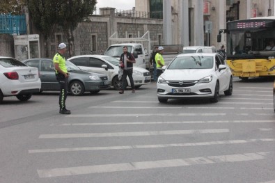 Trafikte Araçta Sigara İçen Sürücü Polise Yakalandı, 'Yakmadan Önce De Aklıma Gelmişti' Dedi