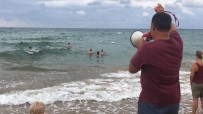 BOĞULMA VAKASI - Turistler Denizdeki Tehlikeye Aldırmadı