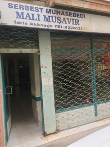 AK Parti'nin Eski Menemen İlçe Başkanının İş Yerine Taşlı Saldırı