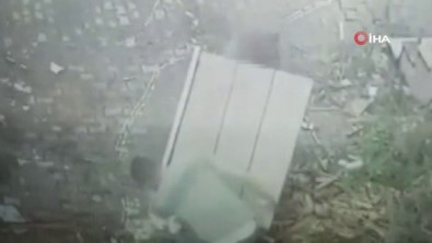 Anne-Oğlun Hırsızlık Yaptığı Anlar Kamerada