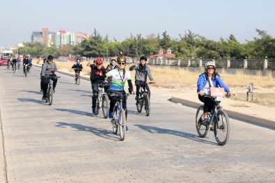 Bandırma'da 'Haydi Çocuklar Bisikletle Okula' Projesi