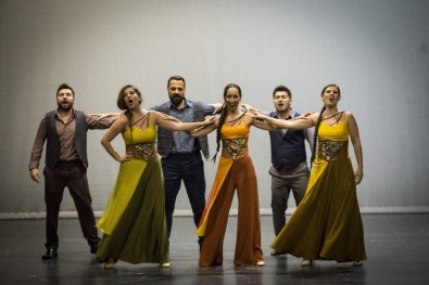 Bavulda Biriken Türküler 'Seyyah' İle Sahnede