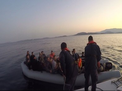 İzmir'de 237 Düzensiz Göçmen Yakalandı