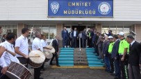 EMNİYET TEŞKİLATI - KOM Daire Başkanı Çorumlu'yu Davul-Zurnayla Uğurladılar