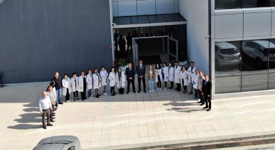 Kullanılmayan Cihazları Toplayıp Dev Laboratuvar Kurdular