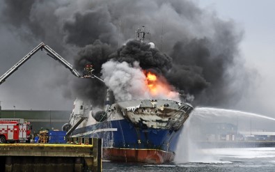 Norveç'te 200 Bin Litre Yakıt Bulunan Rus Gemisi Yandı
