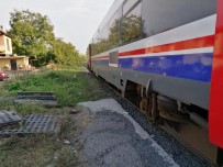 YOLCU TRENİ - Trenin Çarptığı 87 Yaşındaki Kadın Öldü