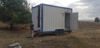 Yarış Alanına Konulan Seyyar Tuvaletin Deposunu Ve Musluklarını Çaldılar