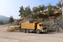 ONARIM ÇALIŞMASI - Yunusemre'den Uncubozköy'de Yol Çalışması