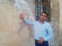 RESTORASYON - Zinciriye Medresesi'nin Duvarında Oluşan Kireçlenme Vatandaşları Tedirgin Etti