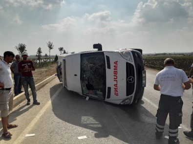 Adana'da Ambulans İle Otomobil Çarpıştı Açıklaması 1'İ Bebek 4 Yaralı
