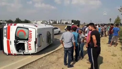 Adana'da Ambulansla Otomobil Çarpıştı Açıklaması 5 Yaralı