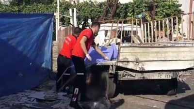 Adana'da Kamyonet Duvara Çarptı Açıklaması 3 Ölü, 1 Yaralı